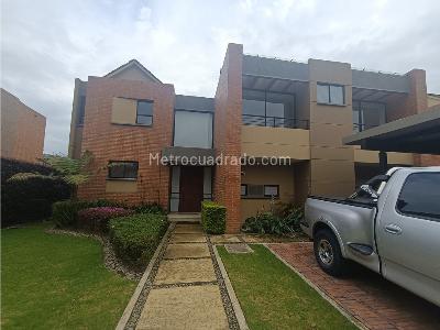 Casa de 3 alcobas en venta en Fontanar, Cajicá, 250 m² · foto 2 de 20