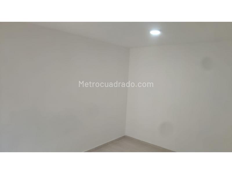 Piso – Bogotá, Capellanía, Localidad Fontibón - Más
