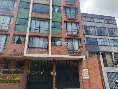 Apartamento de 2 alcobas en venta en Pardo Rubio, Bogotá, 76 m² · foto 19 de 20