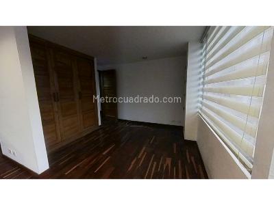 Apartamento de 2 alcobas en venta en Chico Lago, Bogotá, 88 m² · foto 3 de 18