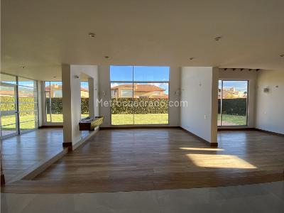 Casa de 4 alcobas en venta en Cajica Variante Zipaquira, Cajicá, 352 m² · foto 3 de 20