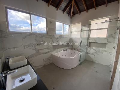 Casa de 4 alcobas en venta en Cajica Variante Zipaquira, Cajicá, 352 m² · foto 14 de 20