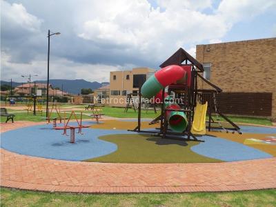 Casa de 4 alcobas en venta en Cajica Variante Zipaquira, Cajicá, 352 m² · foto 19 de 20