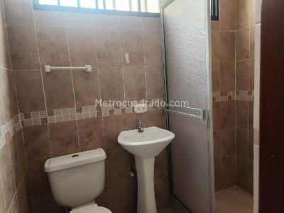 Casa de 5 alcobas en venta en Santa Rita, Ibagué, 168 m² · foto 5 de 11