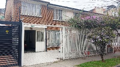 Casa de 5 alcobas en venta en Ciudad Berna, Bogotá, 313 m² · foto 2 de 13