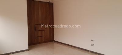 Casa de 5 alcobas en venta en Villa Luz, Bogotá, 250 m² · foto 14 de 20