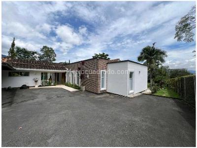 Casa de 5 alcobas en venta en El Escobero, Envigado · foto 2 de 18