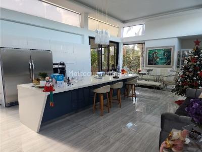 Casa de 5 alcobas en venta en Llano Grande, Rionegro, 1441 m² · foto 2 de 20