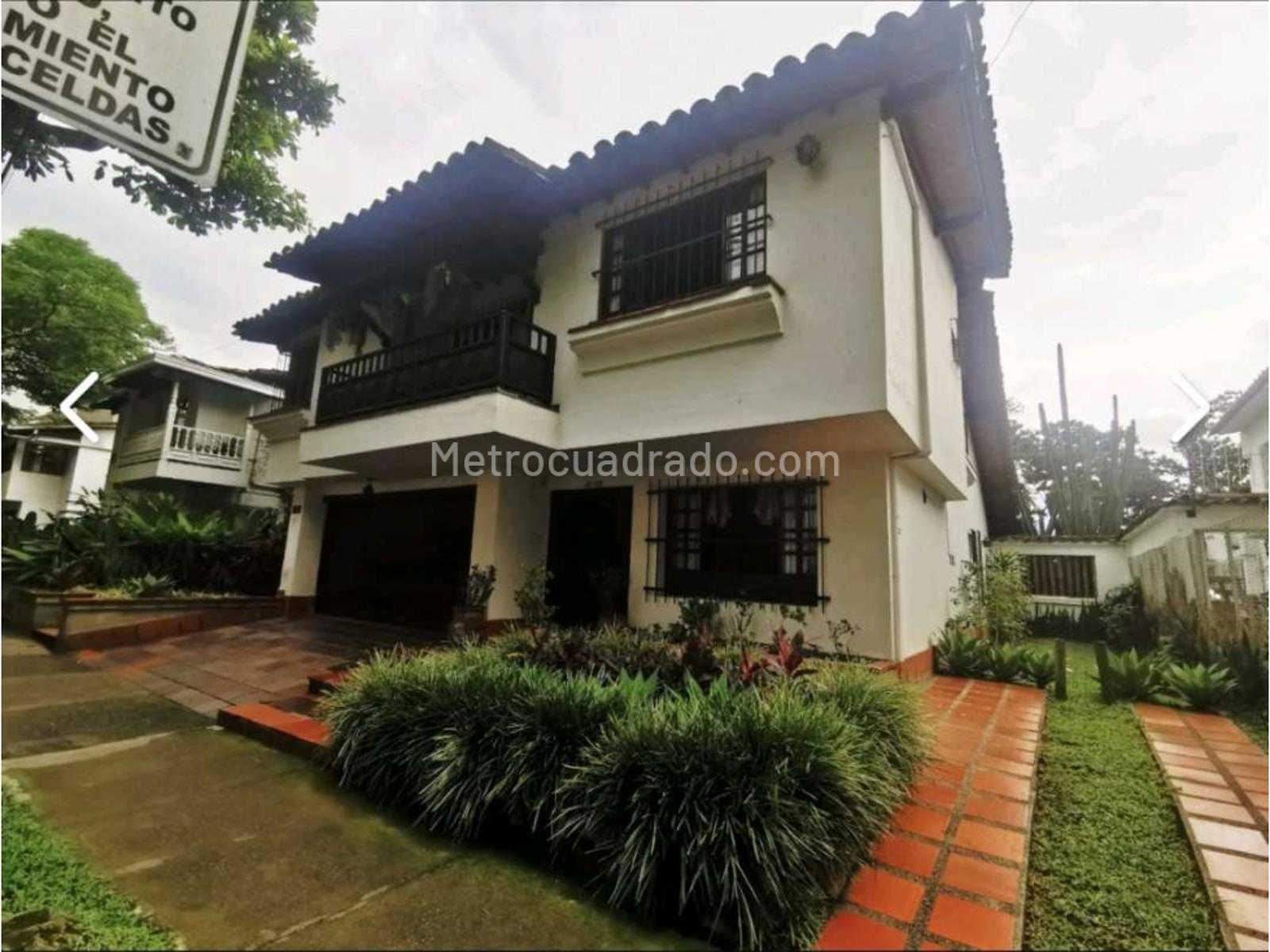 Casa de 4 habitaciones en venta en Poblado Aguacatala, Medellín — imagen 1 de 20