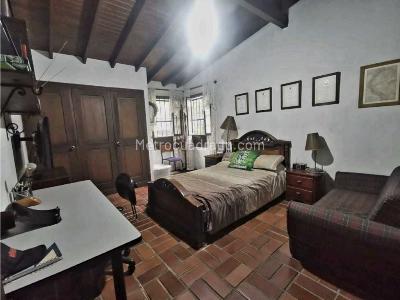 Casa de 4 alcobas en venta en Poblado Aguacatala, Medellín · foto 16 de 20