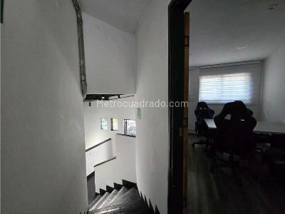 Casa de 4 alcobas en venta en El Poblado, Medellín, 919 m² · foto 10 de 20