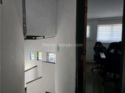 Casa de 4 alcobas en venta en El Poblado, Medellín, 919 m² · foto 11 de 20