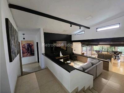Casa de 4 alcobas en venta en El Poblado, Medellín, 919 m² · foto 2 de 20