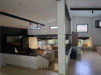 Casa de 4 alcobas en venta en El Poblado, Medellín, 919 m² · foto 5 de 20
