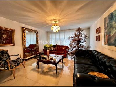 Casa de 5 alcobas en venta en Poblado Aguacatala, Medellín, 490 m² · foto 4 de 12