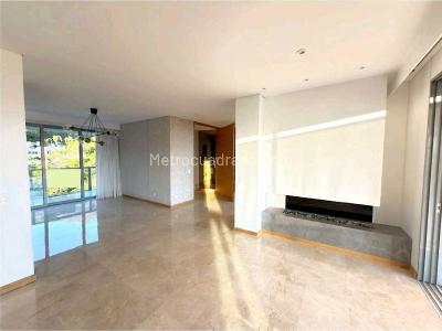 Apartamento de 3 alcobas en venta en Poblado Los Balsos, Medellín, 245 m² · foto 4 de 17
