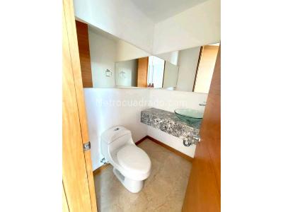 Apartamento de 3 alcobas en venta en Poblado Los Balsos, Medellín, 245 m² · foto 13 de 17