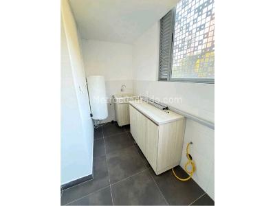 Apartamento de 3 alcobas en venta en Poblado Los Balsos, Medellín, 245 m² · foto 14 de 17