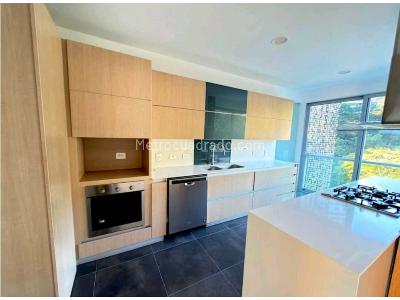 Apartamento de 3 alcobas en venta en Poblado Los Balsos, Medellín, 245 m² · foto 15 de 17