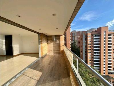 Apartamento de 3 alcobas en venta en El Poblado, Medellín, 153 m² · foto 1 de 18