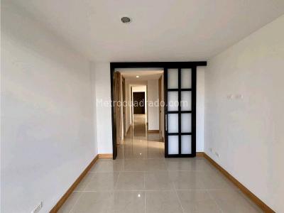 Apartamento de 3 alcobas en venta en El Poblado, Medellín, 153 m² · foto 9 de 18