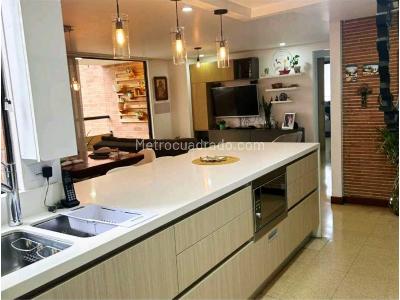 Apartamento de 3 alcobas en venta en El Poblado El Tesoro, Medellín, 134 m² · foto 12 de 18