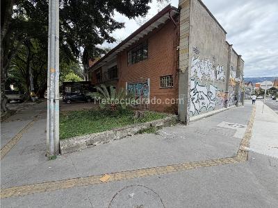 Casa de 5 alcobas en venta en Calasanz, Medellín, 340 m² · foto 9 de 16