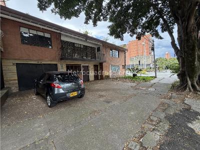 Casa de 5 alcobas en venta en Calasanz, Medellín, 340 m² · foto 15 de 16