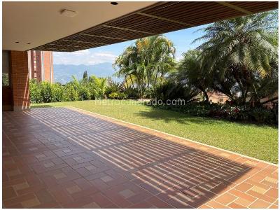 Casa de 3 alcobas en venta en Poblado La Calera, Medellín, 416 m² · foto 3 de 15