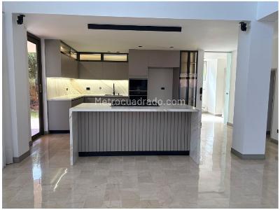 Casa de 3 alcobas en venta en Poblado La Calera, Medellín, 416 m² · foto 5 de 15