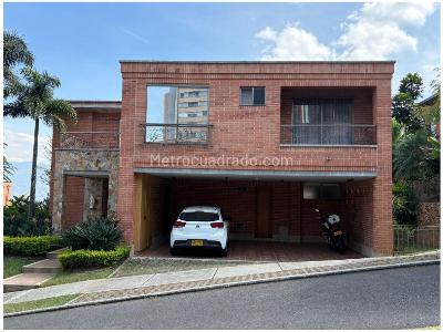 Casa de 3 alcobas en venta en Poblado La Calera, Medellín, 416 m² · foto 8 de 15