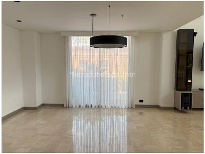 Casa de 3 alcobas en venta en Poblado La Calera, Medellín, 416 m² · foto 10 de 15