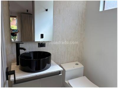 Casa de 3 alcobas en venta en Poblado La Calera, Medellín, 416 m² · foto 12 de 15