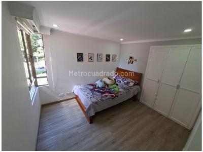 Apartamento en venta en El Poblado El Tesoro, Medellín · foto 13 de 18