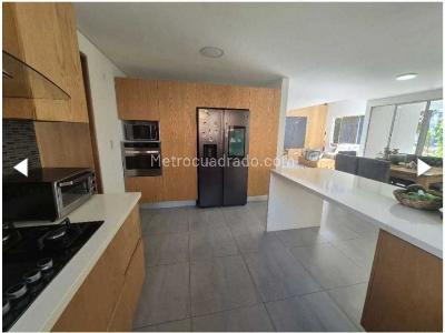 Casa de 3 alcobas en venta en El Poblado, Medellín, 620 m² · foto 14 de 20
