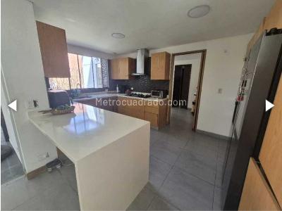 Casa de 3 alcobas en venta en El Poblado, Medellín, 620 m² · foto 18 de 20