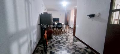 Casa de 5 alcobas en venta en Carvajal, Bogotá, 525 m² · foto 2 de 15
