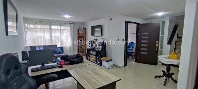 Casa en venta en Villa Luz, Bogotá · foto 3 de 15