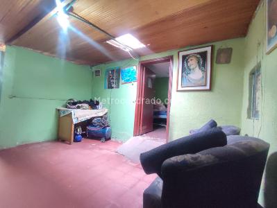 Casa de 5 alcobas en venta en Ismael Perdomo, Bogotá, 250 m² · foto 2 de 17