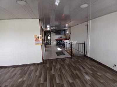 Casa de 5 alcobas en venta en Las Delicias, Bogotá, 253 m² · foto 2 de 15