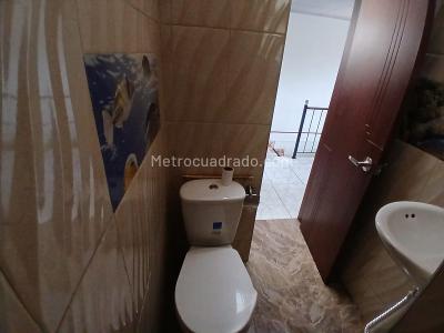 Casa de 5 alcobas en venta en Las Delicias, Bogotá, 253 m² · foto 3 de 15