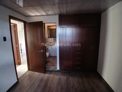 Casa de 5 alcobas en venta en Las Delicias, Bogotá, 253 m² · foto 10 de 15