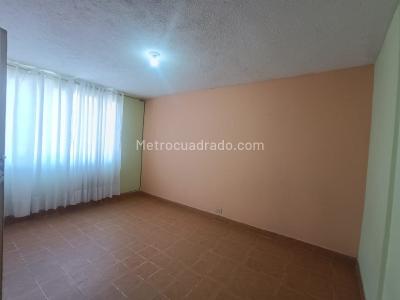 Casa de 5 alcobas en venta en Flandes Fontibon, Bogotá, 200 m² · foto 8 de 13