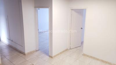 Casa de 5 alcobas en venta en Pontevedra, Bogotá, 301 m² · foto 2 de 14