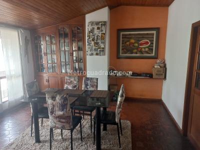 Casa de 5 alcobas en venta en Granada Norte, Bogotá, 391 m² · foto 3 de 20