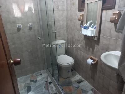 Casa de 5 alcobas en venta en Granada Norte, Bogotá, 391 m² · foto 8 de 20
