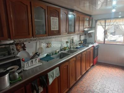 Casa de 5 alcobas en venta en Granada Norte, Bogotá, 391 m² · foto 12 de 20