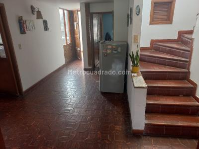 Casa de 5 alcobas en venta en Granada Norte, Bogotá, 391 m² · foto 16 de 20