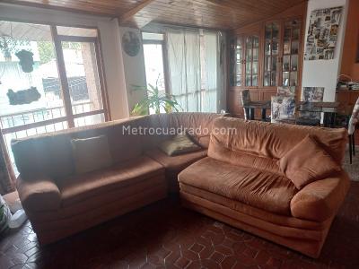 Casa de 5 alcobas en venta en Granada Norte, Bogotá, 391 m² · foto 17 de 20