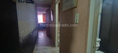 Casa de 5 alcobas en venta en Santa Lucia, Bogotá, 192 m² · foto 14 de 20